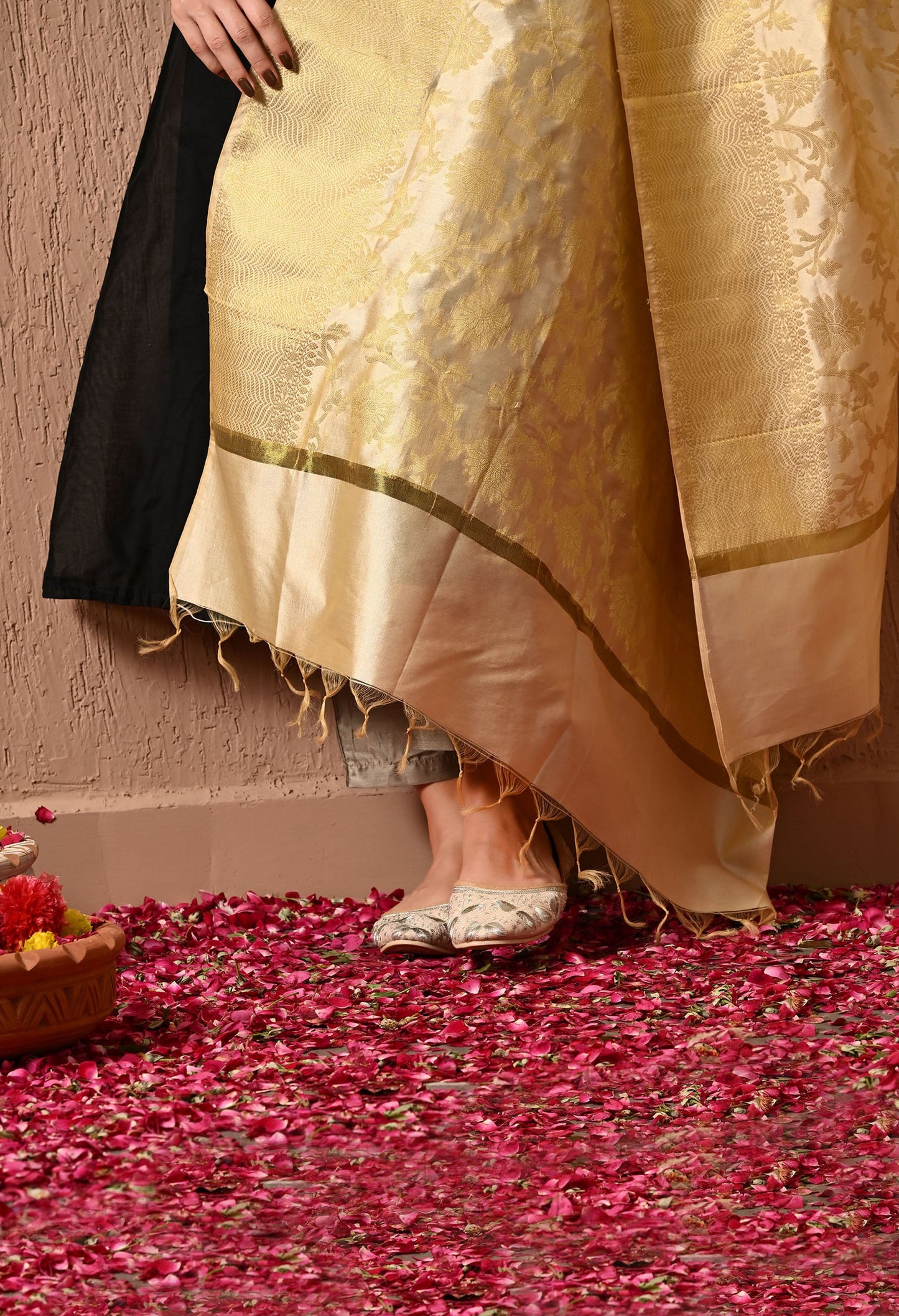 Cream Gold Silk Banarasi Dupatta